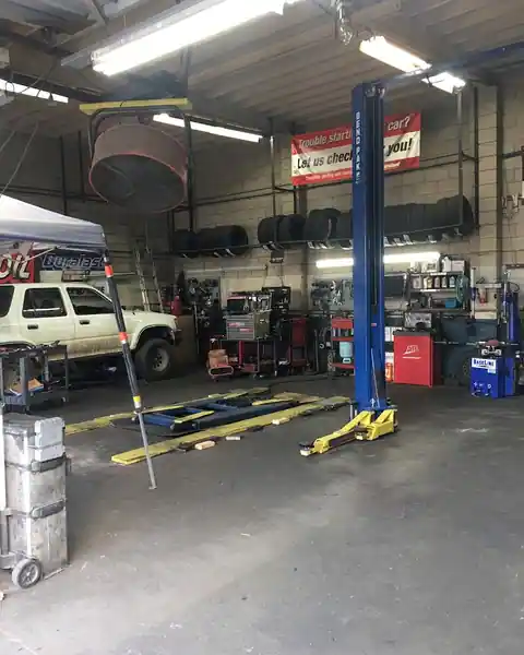 Universal Automotive Service in Los Angeles