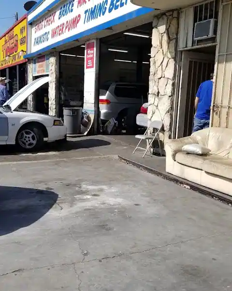 Vermont Auto Center in Los Angeles