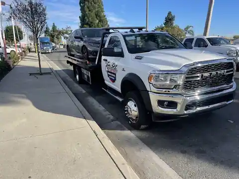 E C TOWING & AUTO REPAIR in Lynwood
