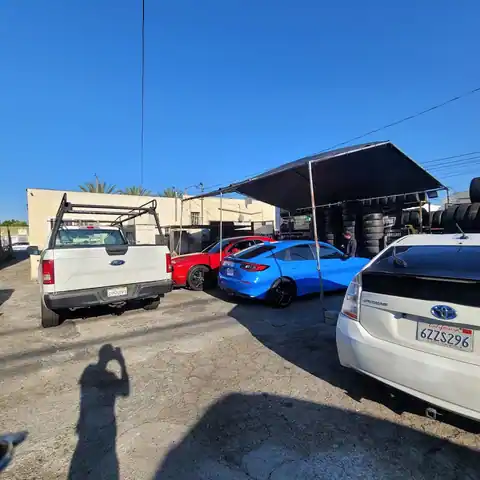 GENESIS TIRE SHOP in Lynwood