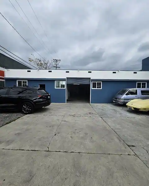 Glamour Auto Inc. in Lynwood