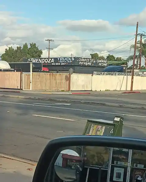 Mendoza’s truck parts in Lynwood
