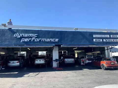 Dynamic Performance in Manhattan Beach