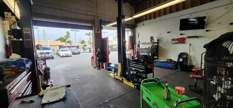 Delaz Auto Repair in Maywood