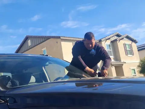 Oscar Auto Glass in Menifee