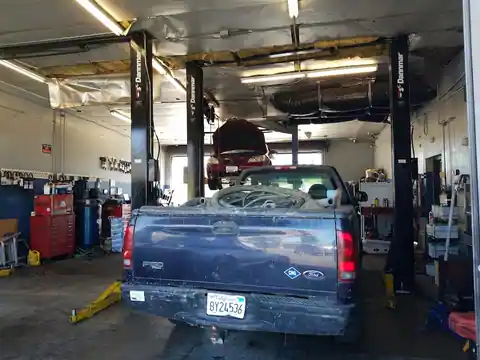 Bohan's Quick Lube & Auto Repair in Mission Hills