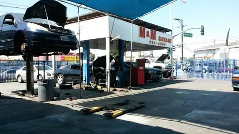 M & M Garage in Montebello