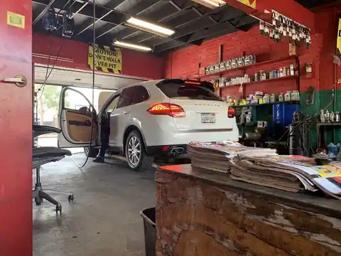 Daves Quick Lube, Inc. in North Hollywood