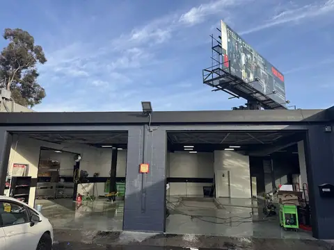 Lakeside Auto Center in North Hollywood