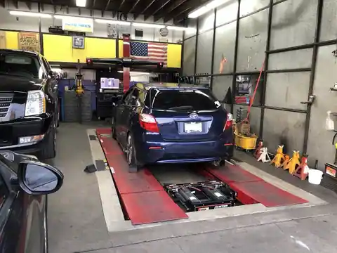 United Alignment & Tire Center in North Hollywood