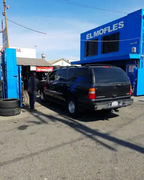 El Mofles in Norwalk