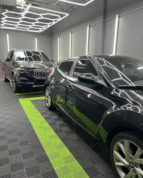 FAMILY AUTO BODY SHOP in Ontario