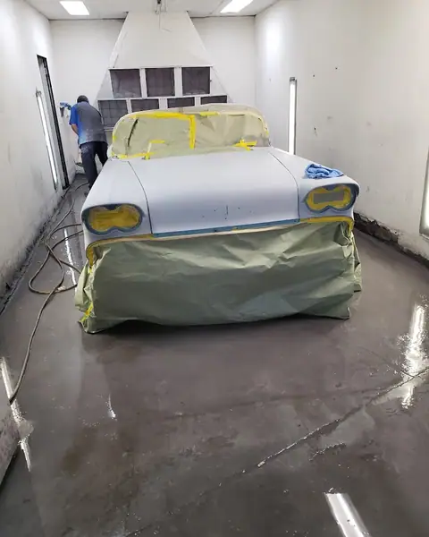 Medina's Auto Body Shop in Ontario