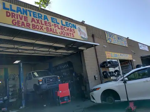 Llantera El Leon in Pacoima