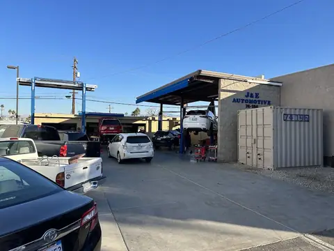 J & E Automotive in Palm Desert