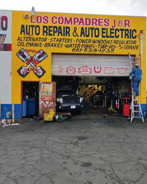 Los Compadres J&R Auto Repair in Palmdale