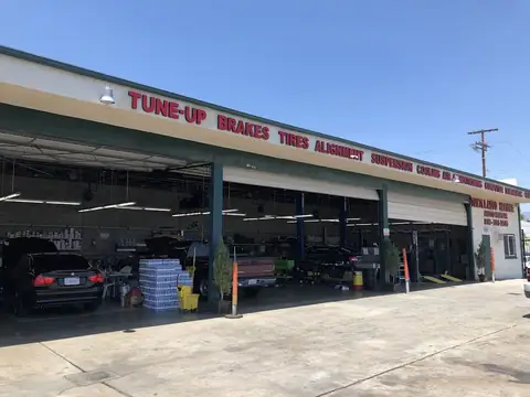 Tuxtla Auto Service in Panorama City