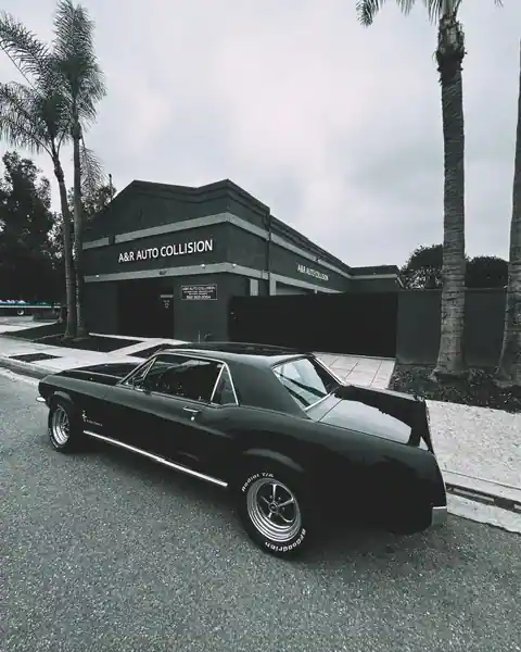 A&R Auto Collision in Paramount
