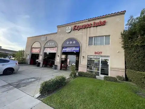 Brothers Express Lube #2 in Paramount