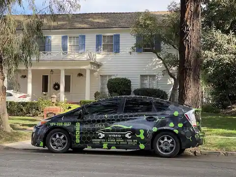 Hybrid Auto Tech in Paramount