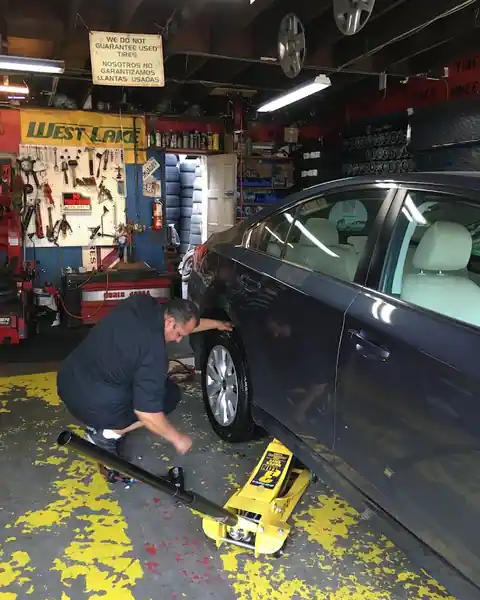 N & R Custom Wheels & Tire in Paramount