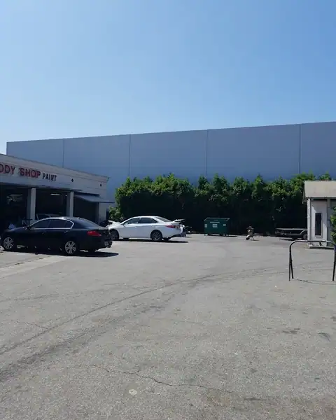 S U Auto Body & Paint Co in Paramount