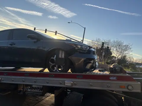 Unicar Auto Body in Pasadena