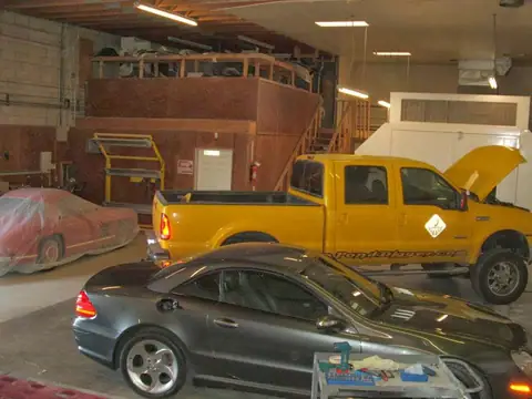 Banda's Auto Body & Paint in Redlands