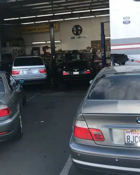 B&E Car Service in Reseda