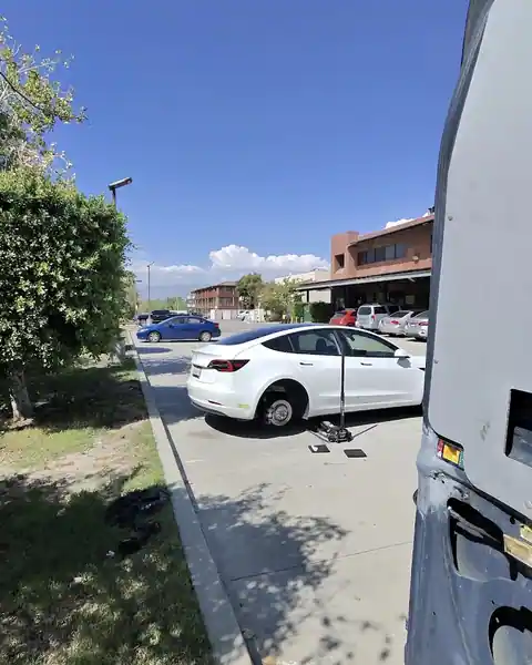 Ninth Crown Roadside Assistance in Rialto