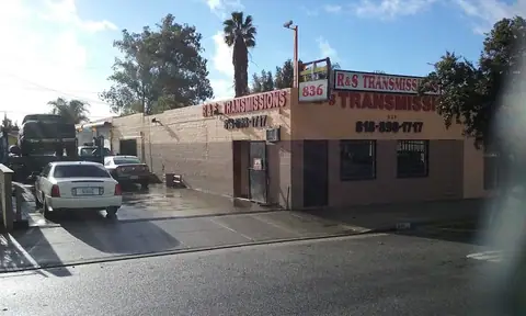 R & S Transmissions in San Fernando