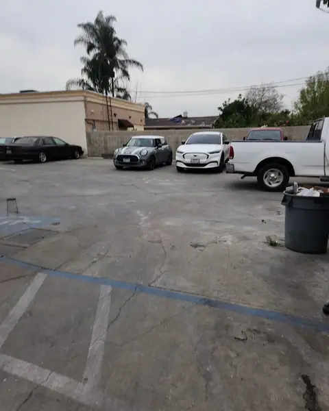 Roy's Auto Center in San Fernando