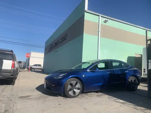 Royal Auto Body in San Fernando