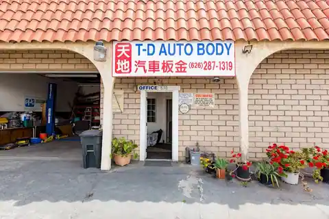 T-D Auto Body Corp 天地汽車鈑金噴漆中心 in San Gabriel
