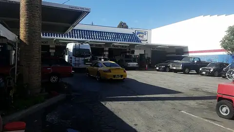 Johnny's Auto Clinic in San Pedro