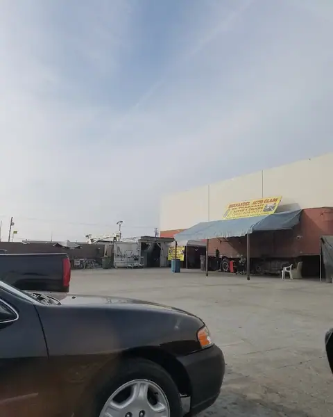 Hernandez Auto Glass in Santa Fe Springs