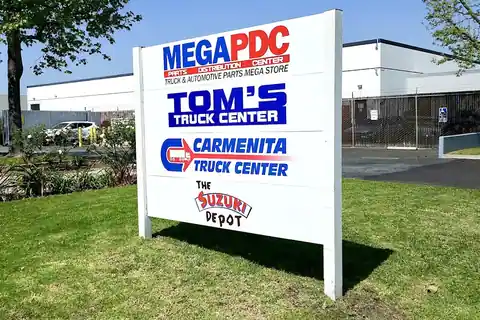 Tom's Truck Center Service in Santa Fe Springs