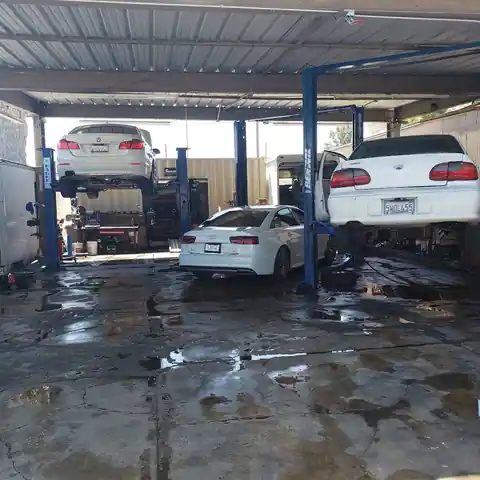 SSSJJ AUTO SERVICE in South Gate