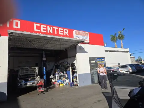 Glenn’s Auto Center in Tarzana