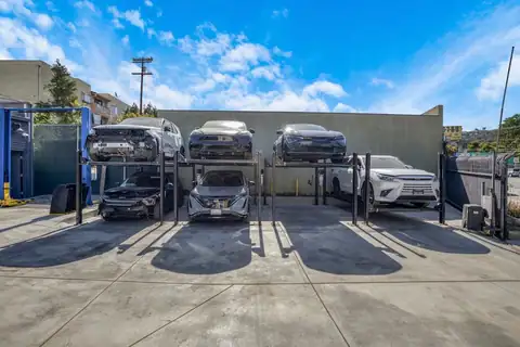 Globus Auto Repair in Tujunga
