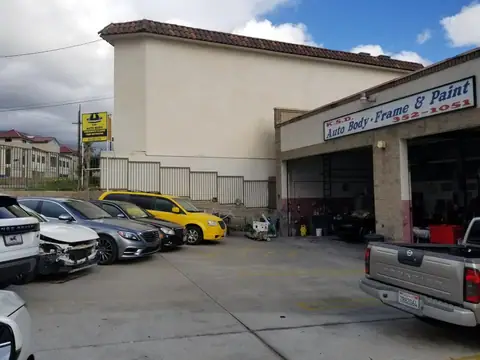 KSD BODY SHOP in Tujunga