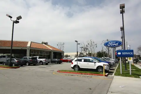 Valencia Auto Center in Valencia