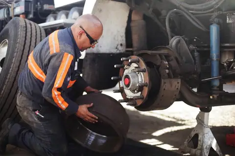 Valencia's Truck & Trailer Repair in Valencia