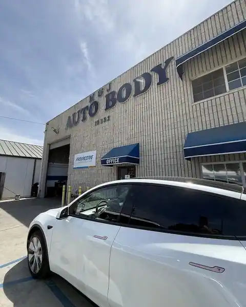 M & J Auto Body Services Inc. in Van Nuys