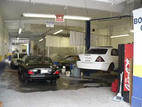Rich and Famous Auto Body in Van Nuys