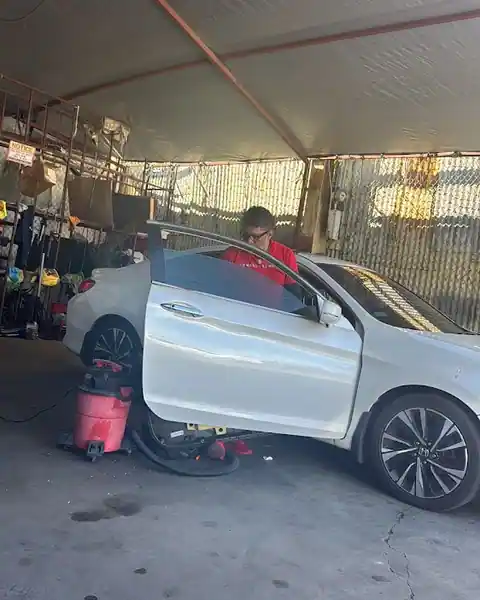 AUTO GLASS OLVERA in Vernon