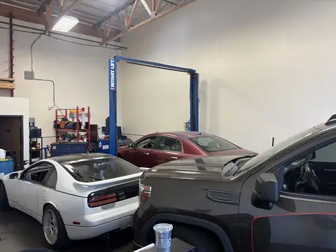 Johnnys Auto Repair in Victorville