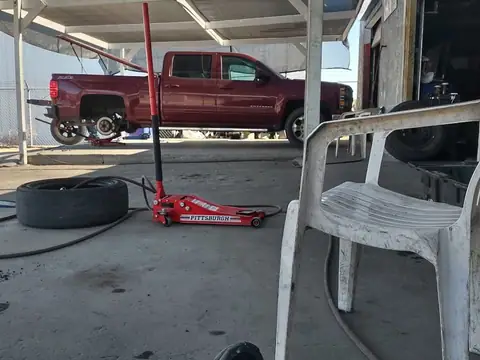 Tomateros Tires shop in Victorville