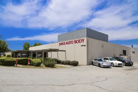 Jungs Auto Body in Walnut