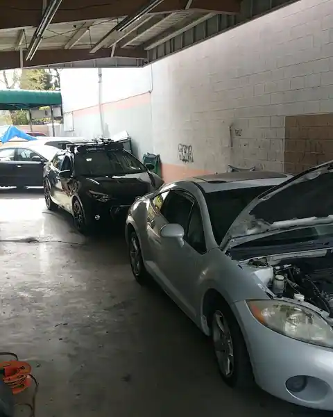 Royalty Auto Glass & Body Shop in West Covina